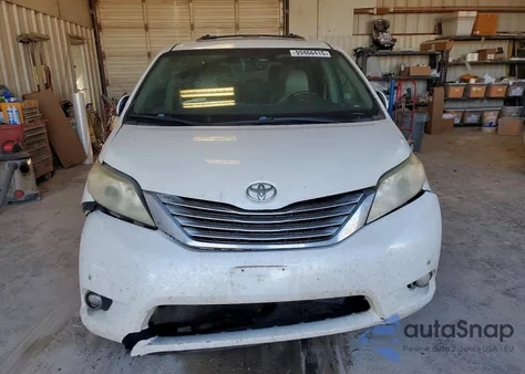 2012 Toyota Sienna Xle z USA, uszkodzony, nr VIN 5TDYK3DC1CS210577
